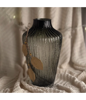 Ваза стеклянная черная с декором листья Ваза стеклянная черная с декором листья
