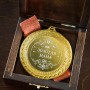 Медаль подарочная "Золотая мама" в деревянной шкатулке