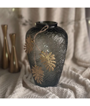 Ваза стеклянная графит с декором монстерра Ваза стеклянная графит с декором монстерра