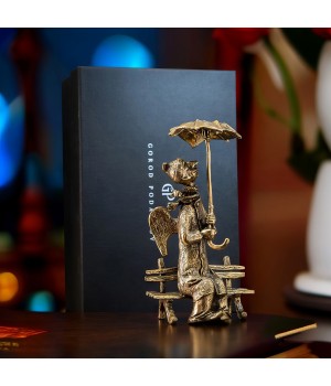 Статуэтка "Ангел с зонтом", в черной подарочной упаковке. Статуэтка "Ангел с зонтом", в черной подарочной упаковке.