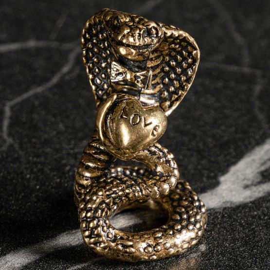 Статуэтка "Змей" с сердцем, в пакете/блистере.