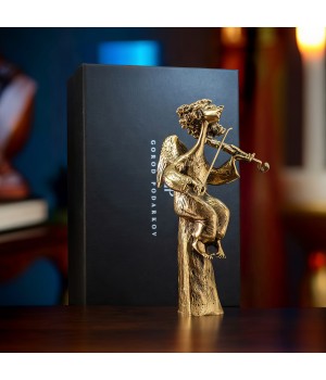 Статуэтка "Ангел со скрипкой", в черной подарочной упаковке. Статуэтка "Ангел со скрипкой", в черной подарочной упаковке.