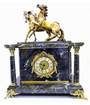Часы-сейф из серого мрамора с лошадками 