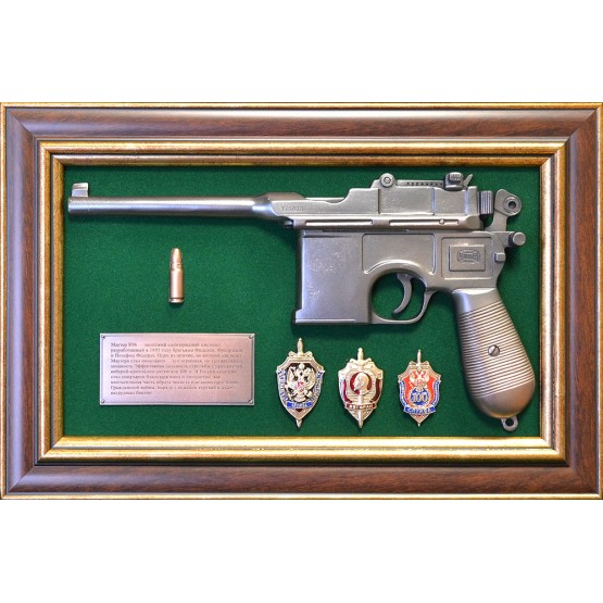 Панно с пистолетом "Маузер" со знаками ФСБ в подарочной коробке