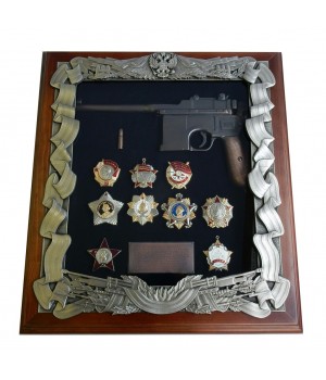 Панно с пистолетом ­Маузер и наградами С­ССР