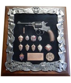 Панно ­ с револьвером Наган и знаками ФСБ