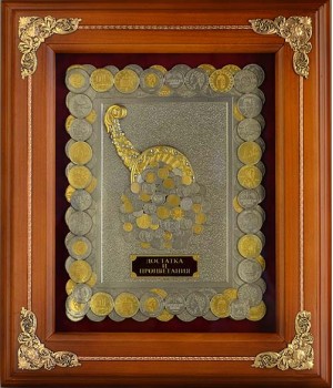 Панно из металла в деревянной раме "Рог изобилия" монеты с золочением