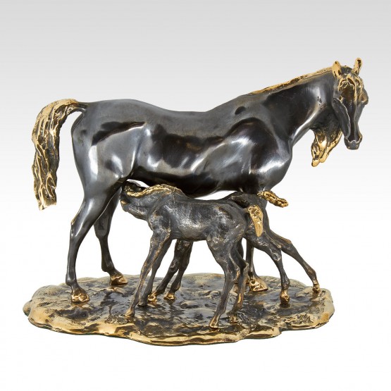 Скульптура "Лошадь с 2-мя жеребятами"