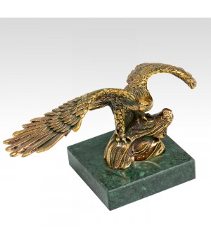 Скульптура "Парящий орел"