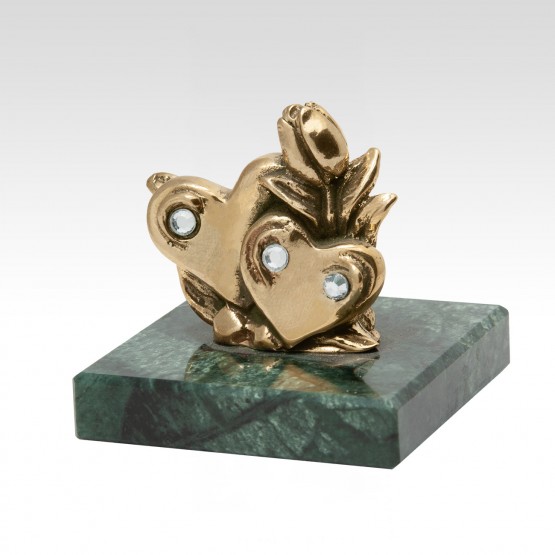 Скульптурная миниатюра "Влюбленные сердца" (на камне)