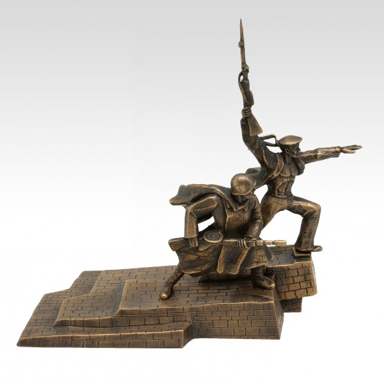 Скульптура "Солдат и матрос"