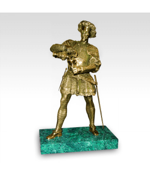 Скульптура "Рыцарь с кубком" (на камне)