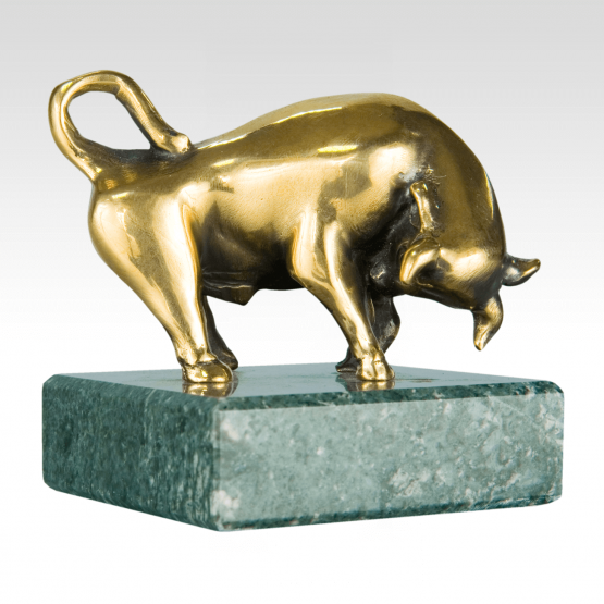 Скульптура "Марафонский бык" (на камне)