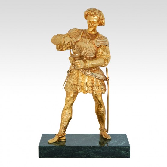 Скульптура "Рыцарь с кубком" (позолота)