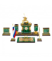 Письменный набор руководителя из малахита "Георгий Победоносец" / Канцелярский набор / Набор письменных принадлежностей / На стол руководителю / Подарок начальнику