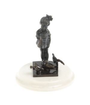 Бронзовая статуэтка " Девочка с голубями" мрамор 127550