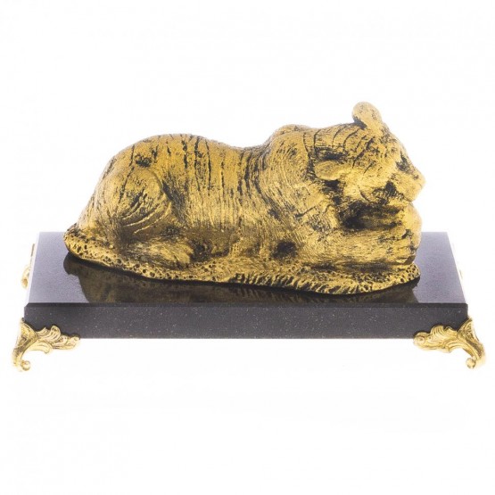 Подарочная статуэтка фигурка "Тигр с мячом" - необычный новогодний подарок