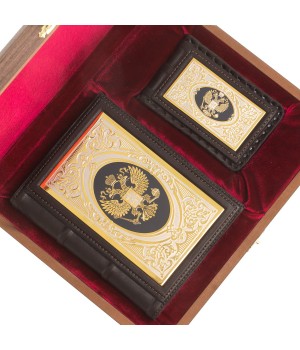 Подарочный набор мужской "Гербовый" кожаный ежедневник А6 и визитница из натуральной кожи в деревяном футляре Златоуст