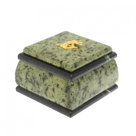 Шкатулка с ящерицей из змеевика 9,5х9,5х7 см 129505