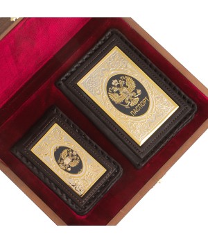 Подарочный набор для мужчин "Документы" визитница и обложка для паспорта из натуральной кожи в деревянной упаковке Златоуст