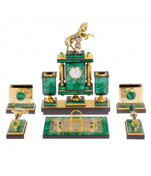 Настольный набор из малахита "Конь на дыбах" - элитный подарок руководителю