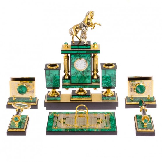 Настольный набор из малахита "Конь на дыбах" - элитный подарок руководителю