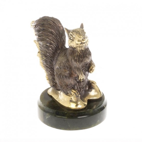 Статуэтка из бронзы "Белочка" на нефрите 130037