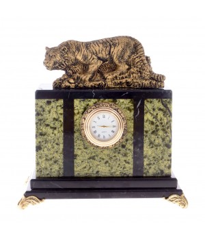 Сувенирные часы "Амурский тигр" камень змеевик - оригинальный новогодний подарок