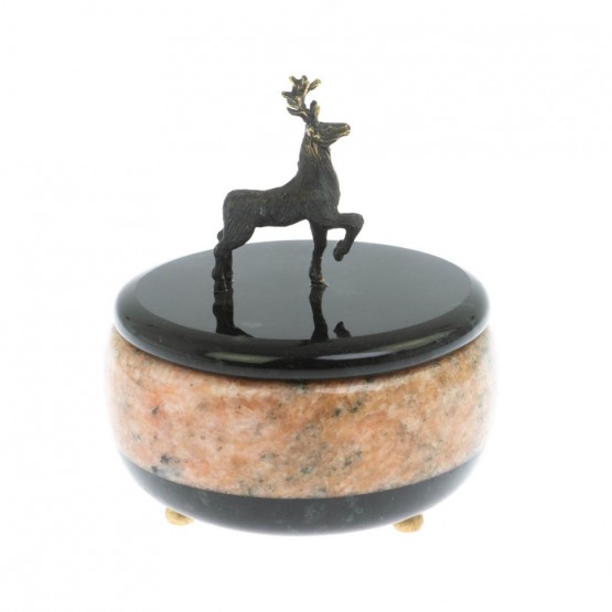 Шкатулка круглая "Олень" из розового мрамора и змеевика 10х10х11,5 см 129083